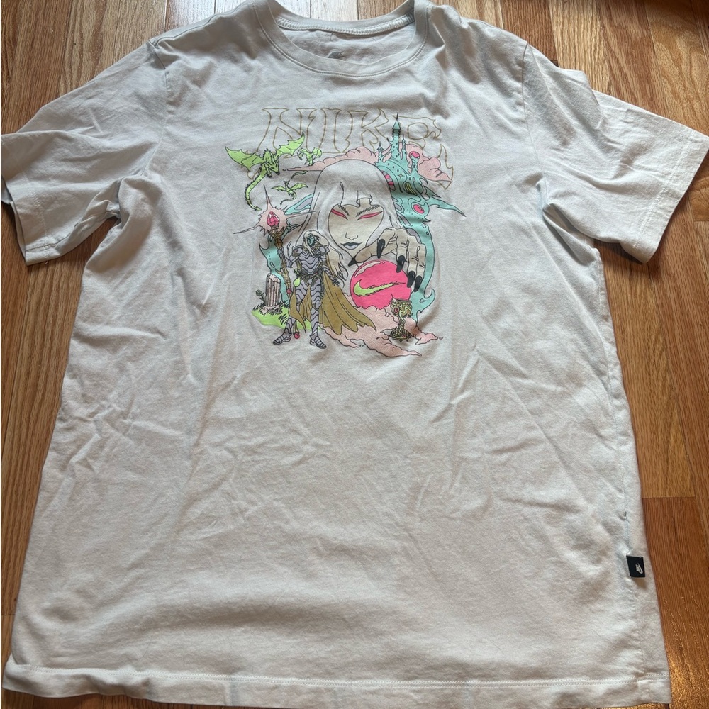 Nike Men’s White Graphic Tee